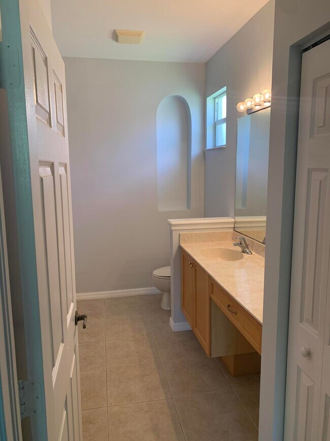 Building Photo - 891 SW Rocky Bayou Terrace