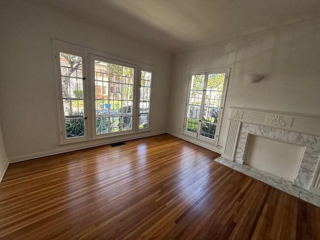 Foto del edificio - 1062 Masselin Ave