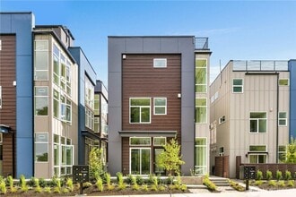 Building Photo - 2404D Dexter Ave N