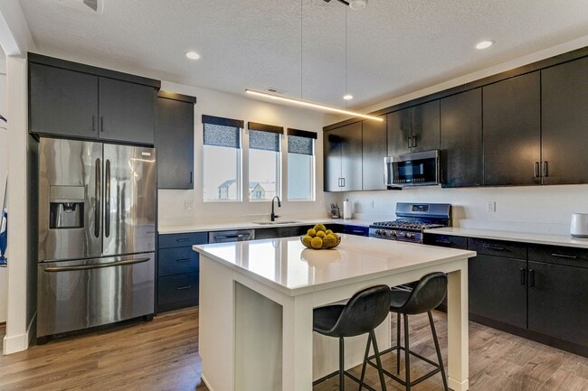 Building Photo - Beautiful Townhome in Daybreak