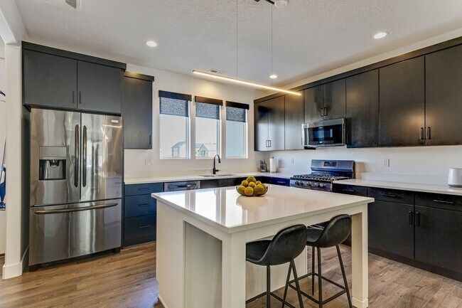 Foto del edificio - Beautiful Townhome in Daybreak