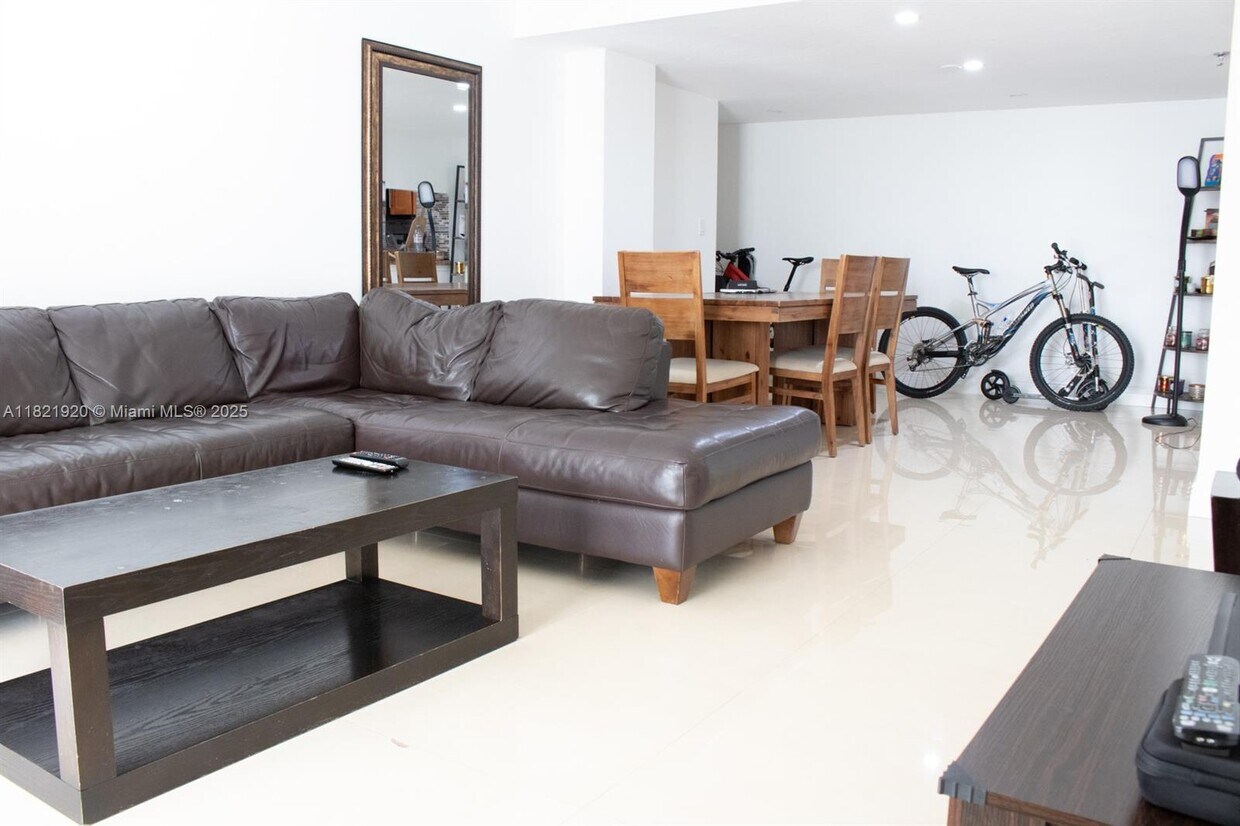 Foto principal - 1621 Collins Ave