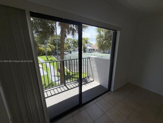 Foto del edificio - 7090 NW 179th St
