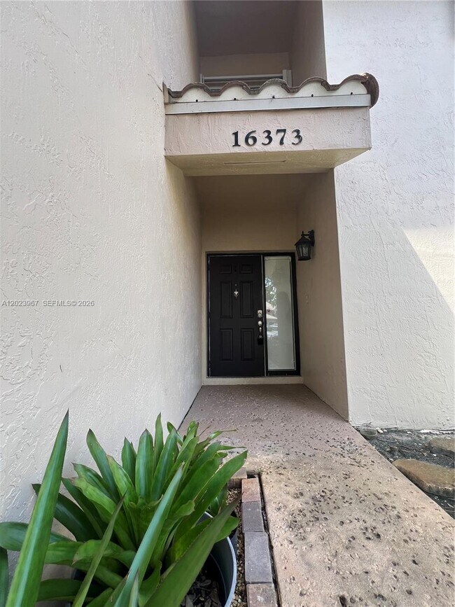 Foto del edificio - 16373 Malibu Dr