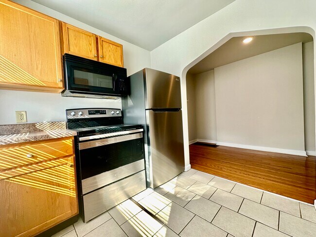 Building Photo - 5524 Chippewa St
