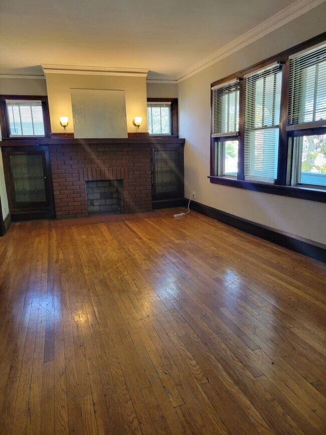 Building Photo - 3705 Cypress Ave