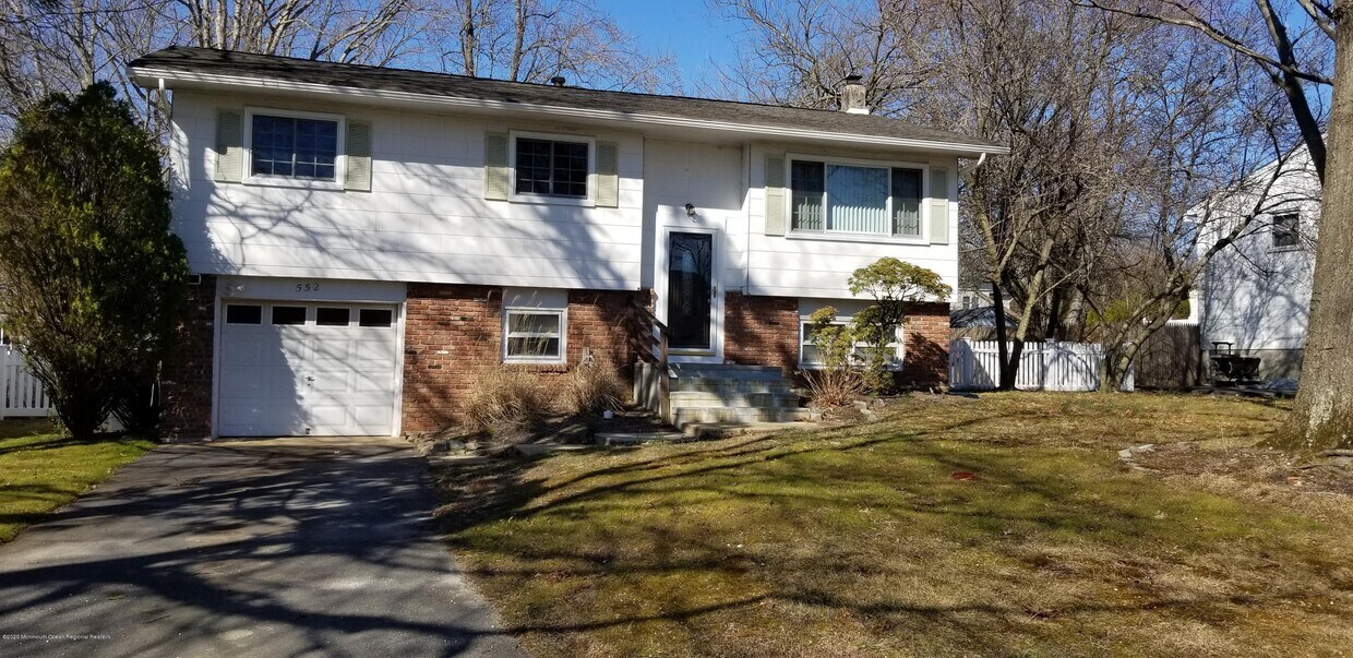 Primary Photo - 552 Duchess Ct