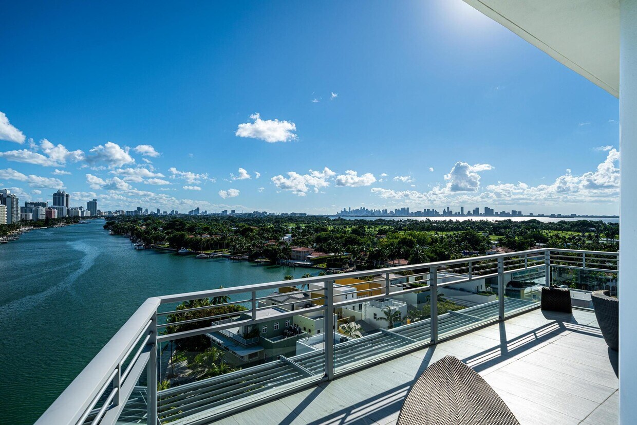 Foto principal - 6101 Aqua Ave
