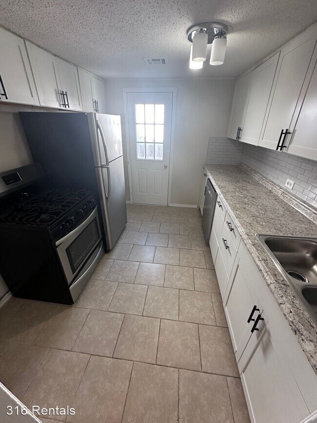 Foto del edificio - 3 br, 1 bath House - 806 S Beverly Dr
