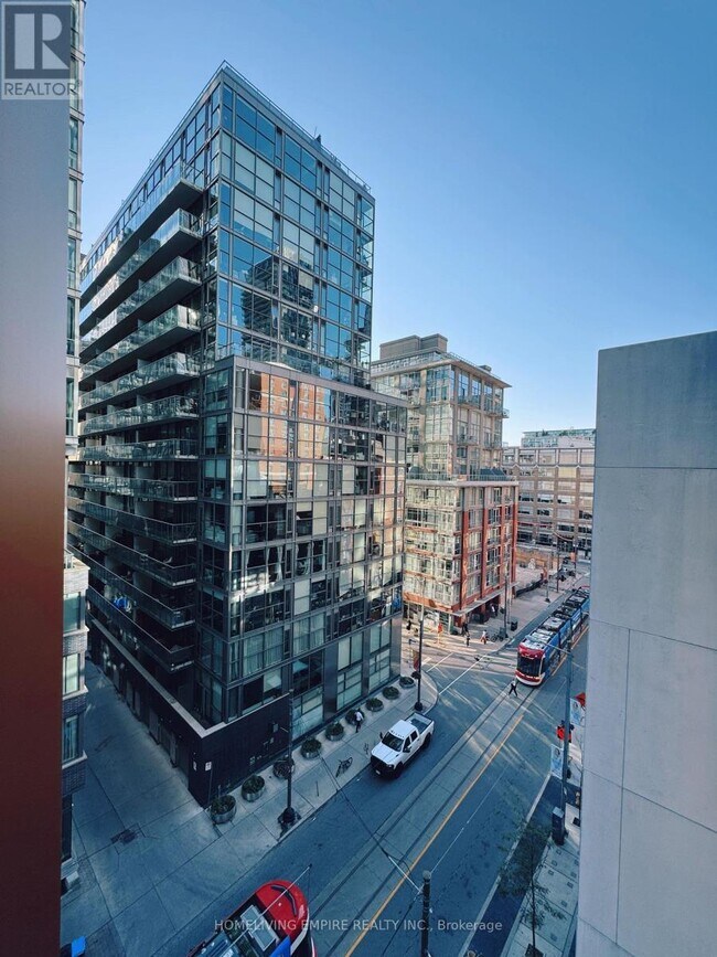 Building Photo - 400 King St W