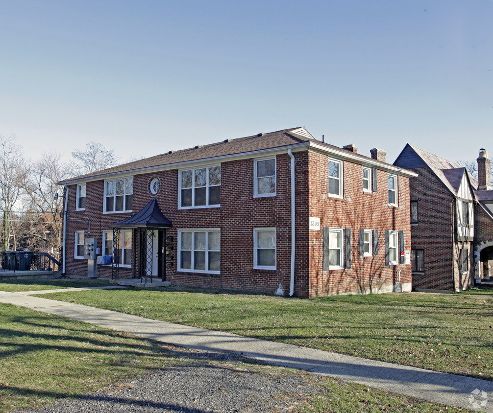 Primary Photo - College Hill Apartments