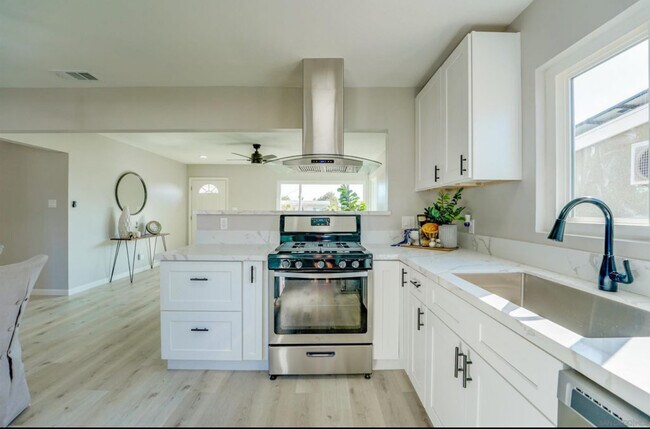 Building Photo - 5050 Reynolds St