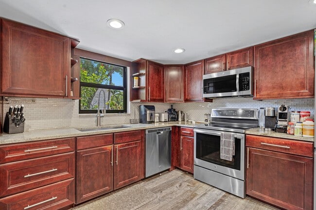 Building Photo - 277 N Ocean Blvd