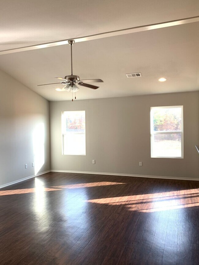 Foto del edificio - Nice New Construction in Valley View 3bed/2bath