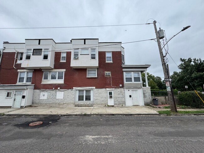 Foto del edificio - 129 S 63rd St