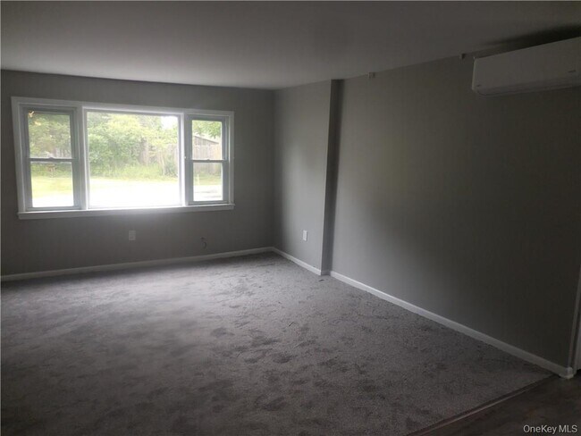 Building Photo - 41 Willow Ave