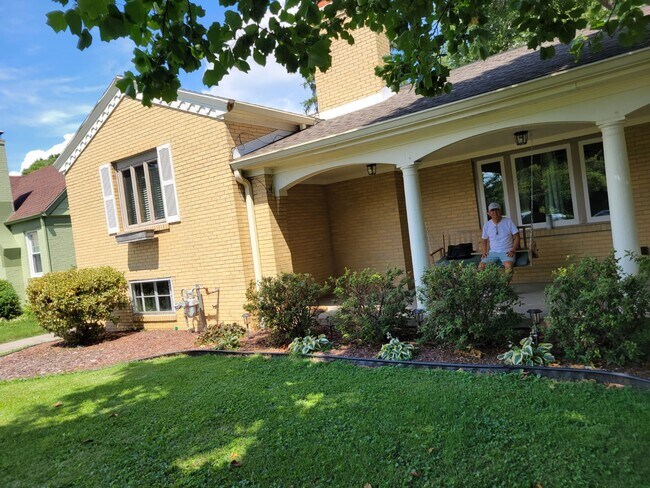 Building Photo - 508 Runnymede Ave