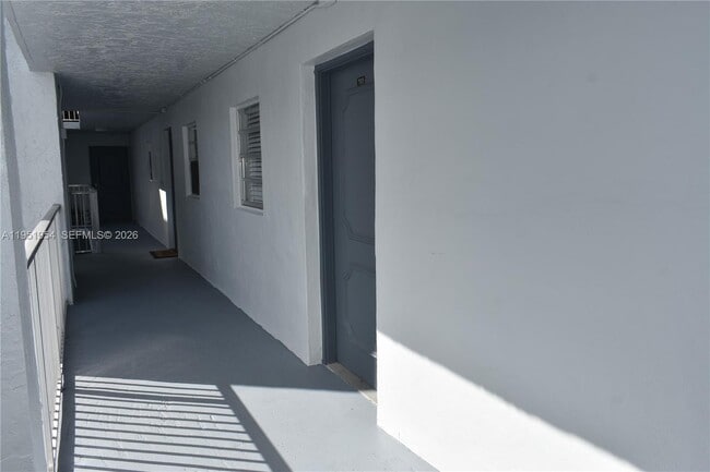 Building Photo - 9450 Live Oak Pl