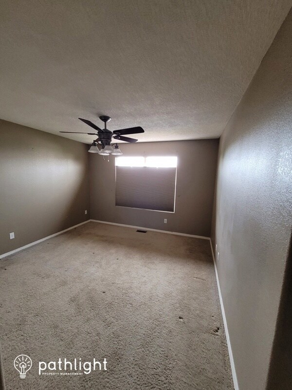 Foto del edificio - 3831 Crystalaire Ave NW