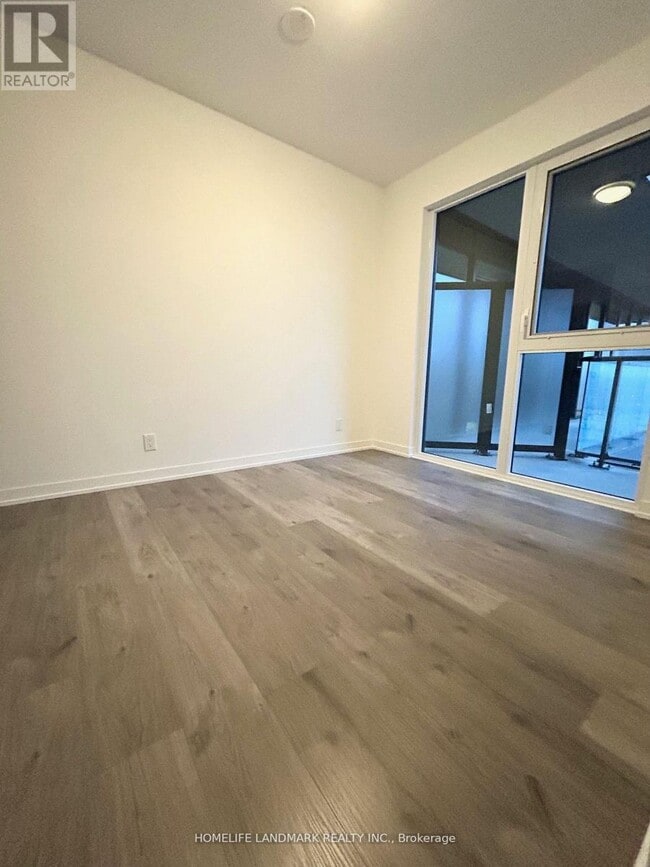 Building Photo - 285 Dufferin St