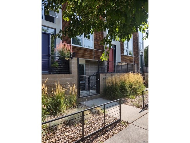 Building Photo - 441 24th St