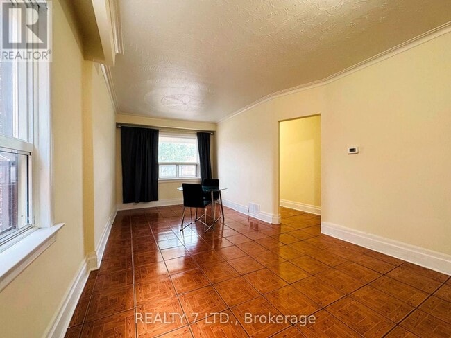 Building Photo - 241 Dunraven Dr
