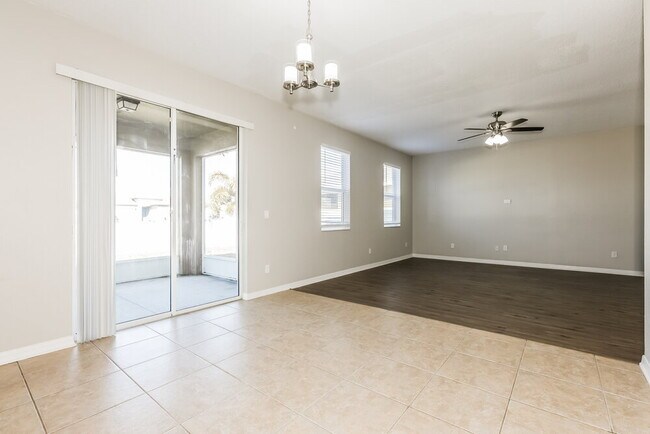 Building Photo - 720 Parker Den Dr