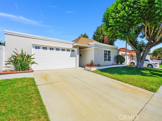 Building Photo - 5811 Camphor Ave