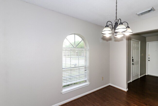 Building Photo - 6527 La Violetta Dr