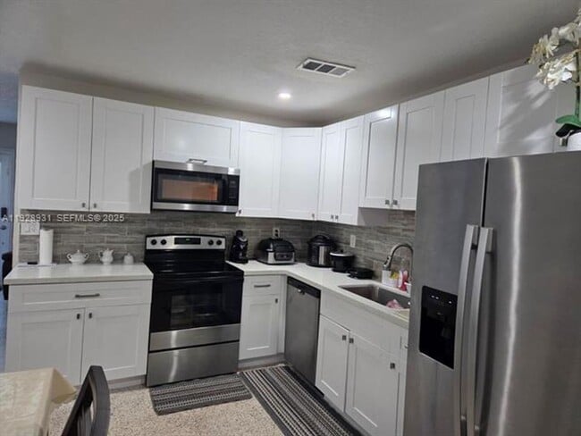 Foto del edificio - 9228 SW 37th St