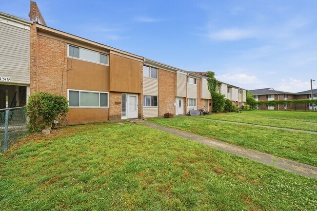 Foto del edificio - 3321 Rainier Ct