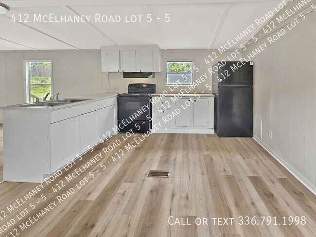Foto del edificio - 412 McElhaney Rd