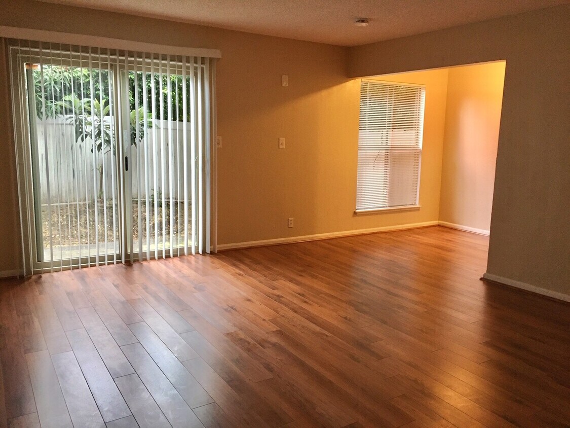 Primary Photo - Great 2 bed, 1.5 Bath Condo with Garage in...
