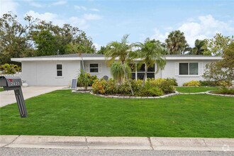 Building Photo - 2425 Clematis St
