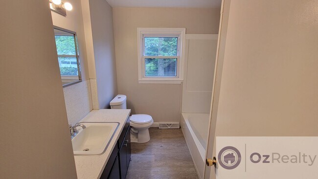 Building Photo - Welcome Home to Your Perfect Retreat!