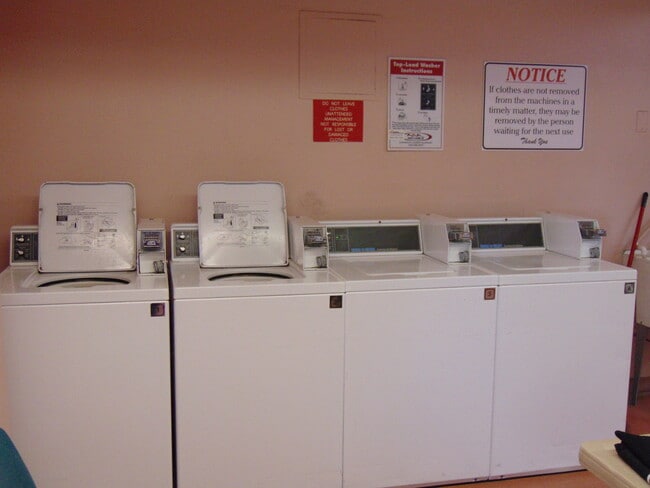 Foto del edificio - Lower Level Smokey Lane 1 bedroom, 1 bath ...