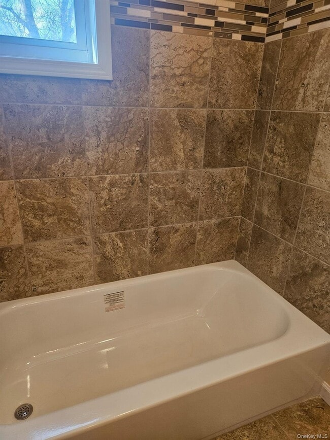 Building Photo - 9 Bainbridge St