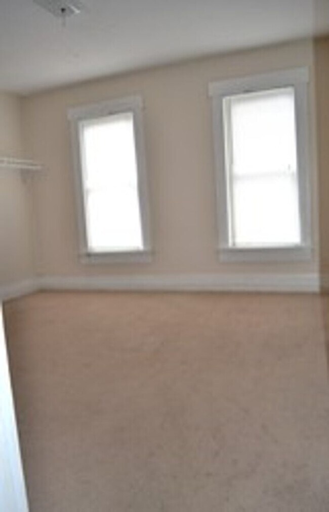 Building Photo - 330 W Hubbard