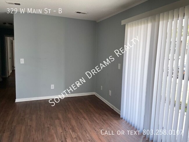 Foto del edificio - 329 W Main St