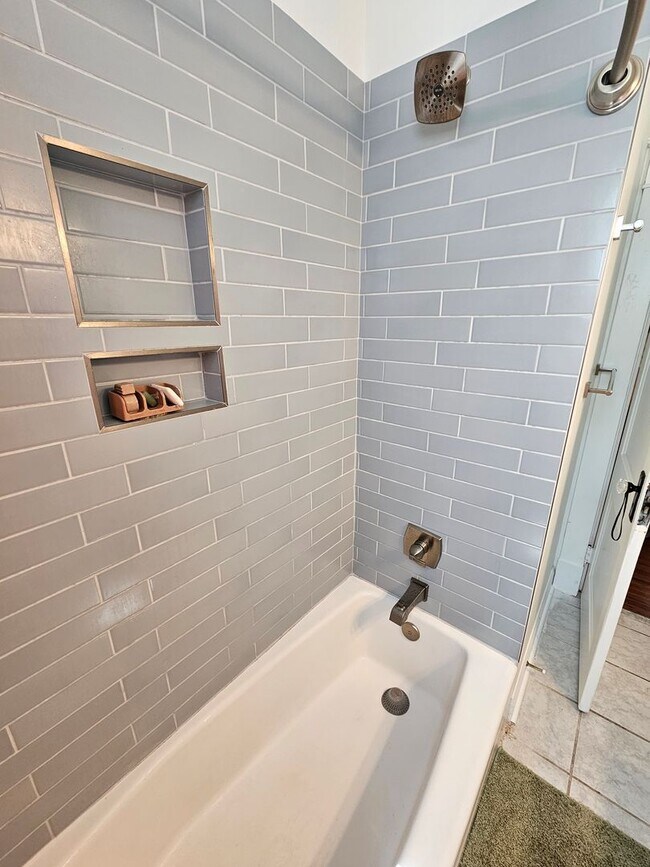 Foto del edificio - 3BR/1.5 BA Single-Story Home - Large Yard ...