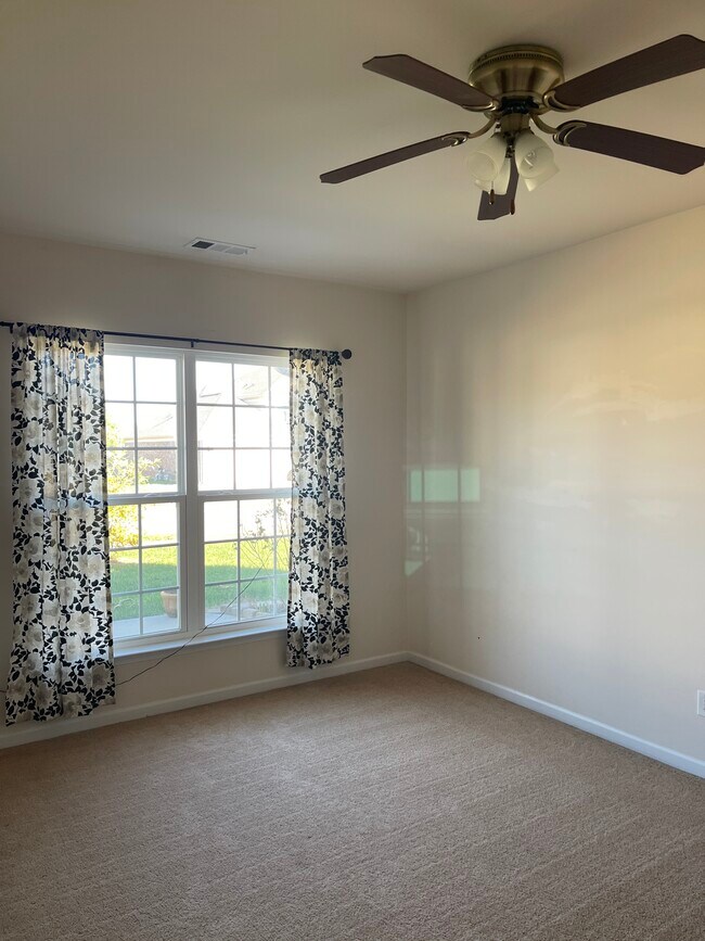 Foto del edificio - 5009 Stately Dr