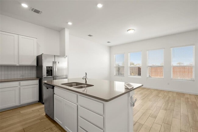 Foto del edificio - 15004 Ryman Rd