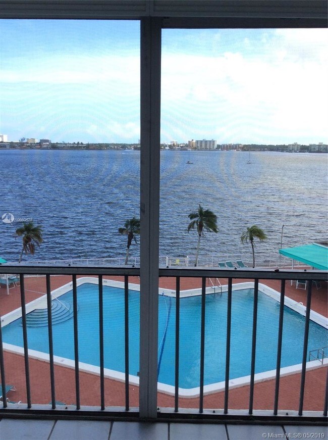 Foto del edificio - 2910 Point E Dr