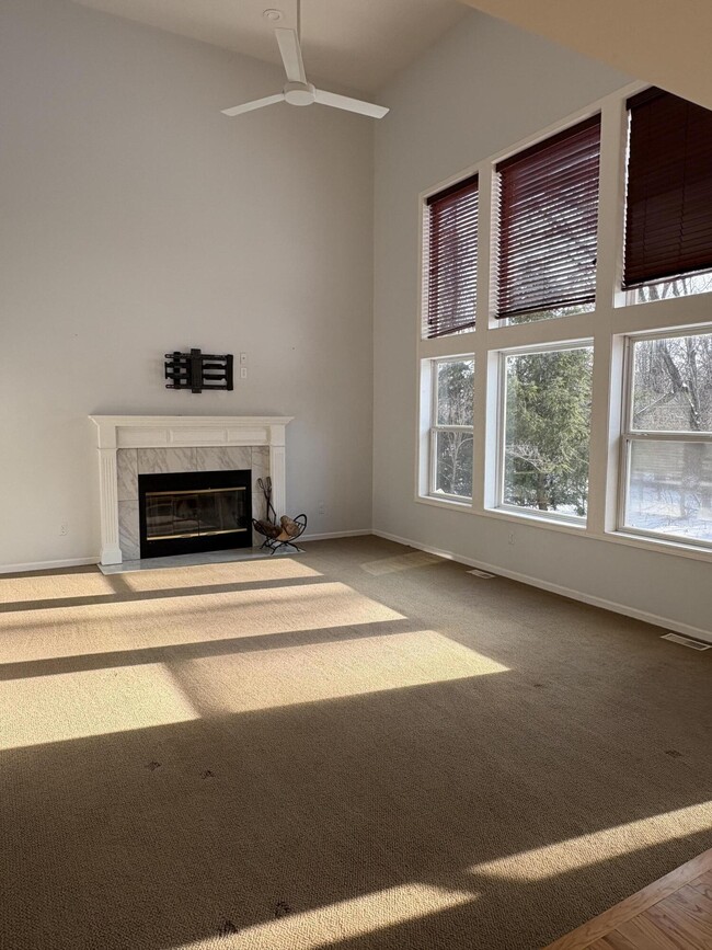 Foto del edificio - 1280 Waterways Dr