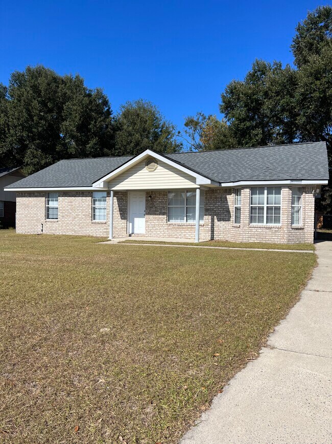 Building Photo - 1458 Sheridan Pt