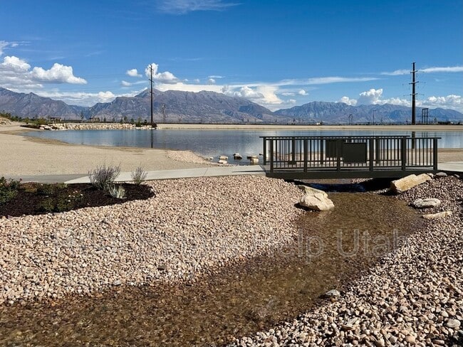 Foto del edificio - 1565 Charmer Ln