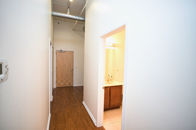 Building Photo - 2323 W Pershing Rd