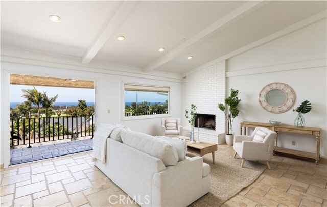 Building Photo - 318 Avenida Costanso