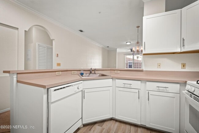 Foto del edificio - 13810 Sutton Park Dr N