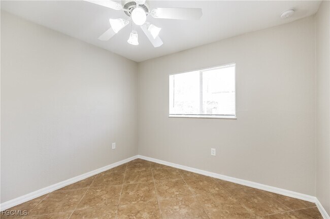 Building Photo - 1056 Summa Blvd